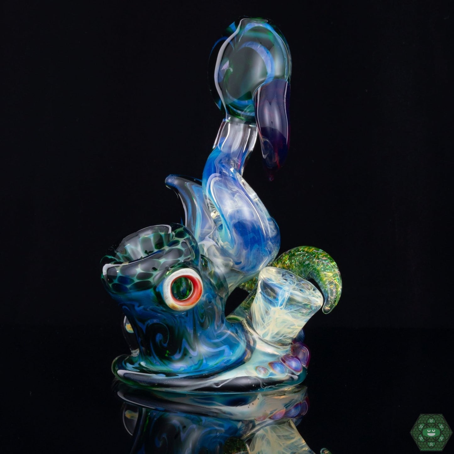 Handcrafted Dry Pipe: This DBE 503 dry pipe is handcrafted, ensuring each piece is unique and of high quality.