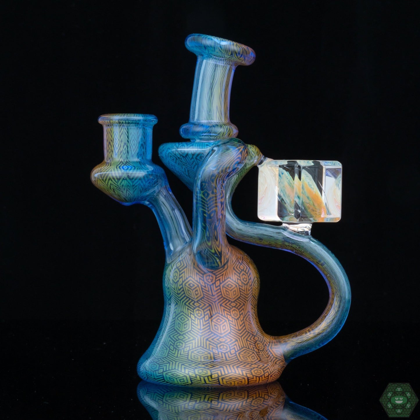 Handcrafted Glass Dab Rig: The Hefe Glass Fumed Recycler is a handcrafted piece, showcasing the artistry and skill of the glassblower.