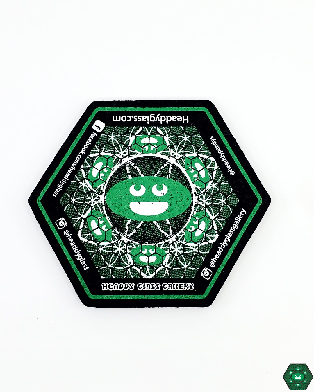  Headdy Mood Mat Hexagon, a premium glass piece protector with a hexagonal design that provides stable support for glass pieces. Crafted from high-quality, heat-resistant materials, it protects surfaces from scratches and heat damage, ideal for showcasing and preserving glass art.