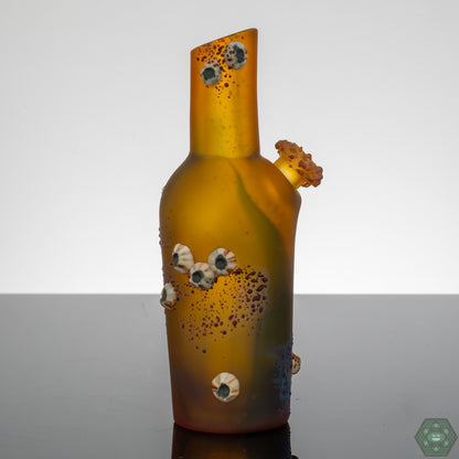  Heady Glass Rig with Barnacle Design: The Whitney Harmon Barnacle Chubby Bubby Rig features a unique barnacle-inspired structure, creating a distinct and eye-catching aesthetic.