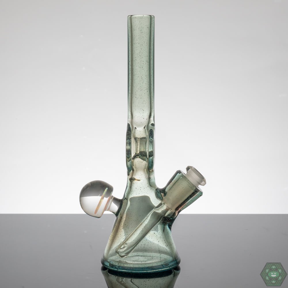 High-Quality Glass Rig: Crafted from high-quality glass, the Gemini Glass Hulk Donut Tube is durable and built to last.


