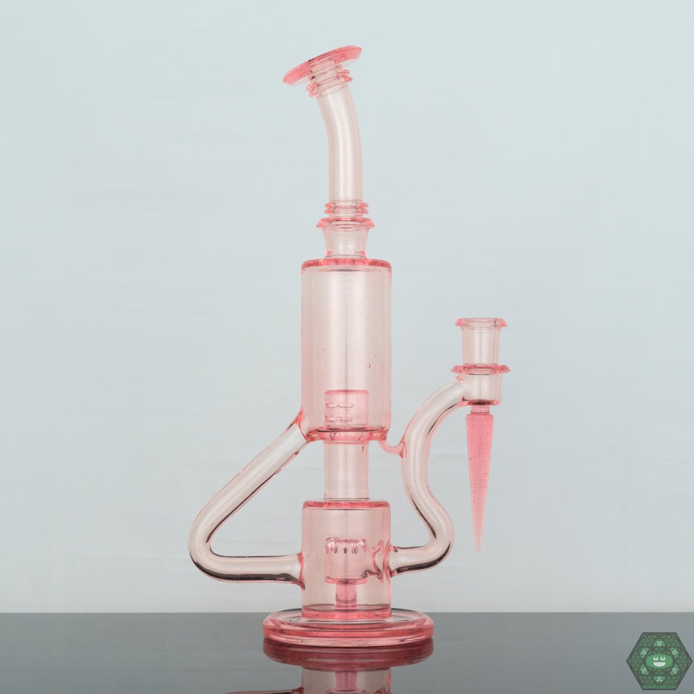 Innovative Dab Rig Design: The Plasma Bubble Dumper features a unique bubble perc design, setting it apart from traditional dab rigs and providing a superior dabbing experience.