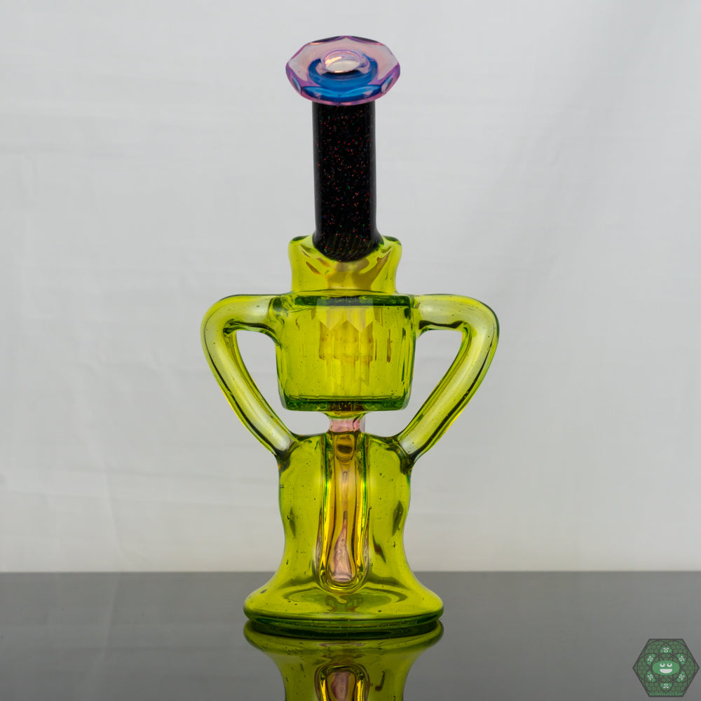 Internal Drain Recycler Rig: The internal drain system of the Wolfe Glass Double Single Internal Drain Recycler #1 ensures efficient filtration and smooth hits.