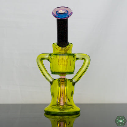 Internal Drain Recycler Rig: The internal drain system of the Wolfe Glass Double Single Internal Drain Recycler #1 ensures efficient filtration and smooth hits.