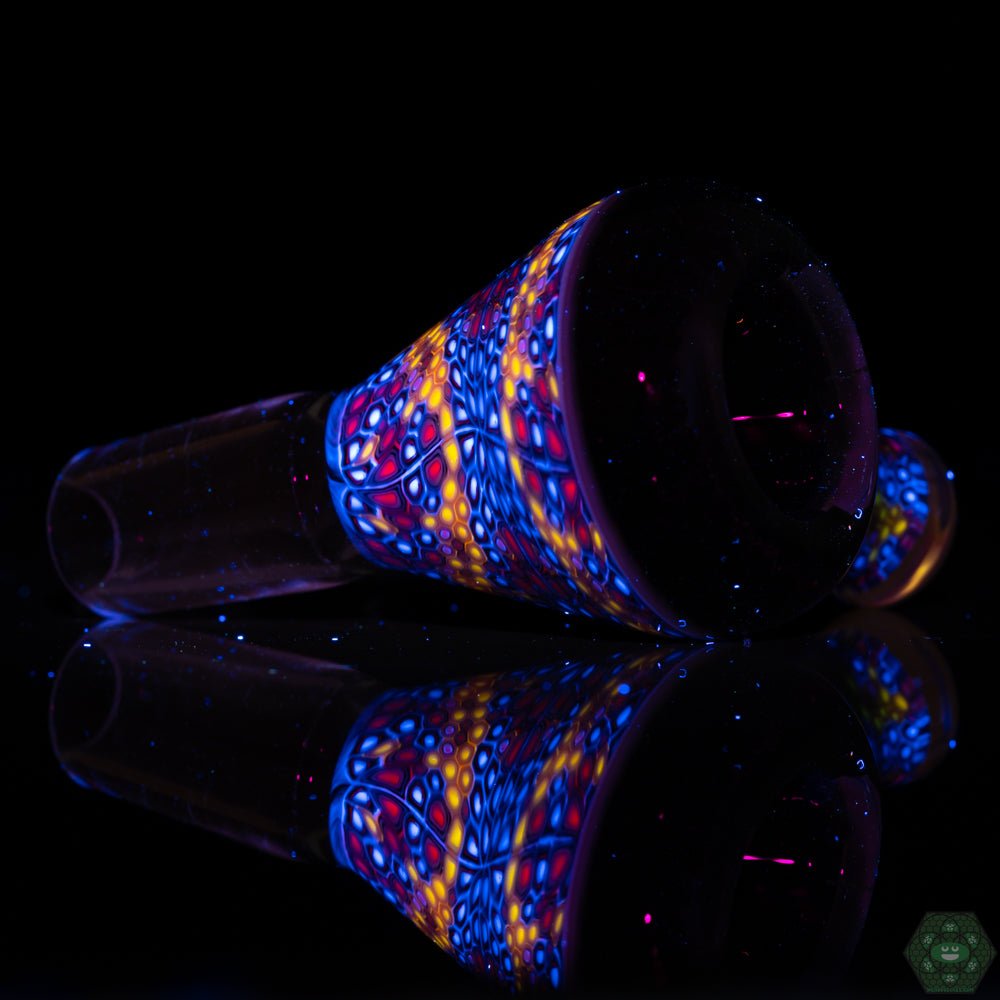 14mm Glass Slide with Textured Design: The Middleton Glassworks Chip Stacked Slide features a unique textured design, adding a stylish touch to your setup.