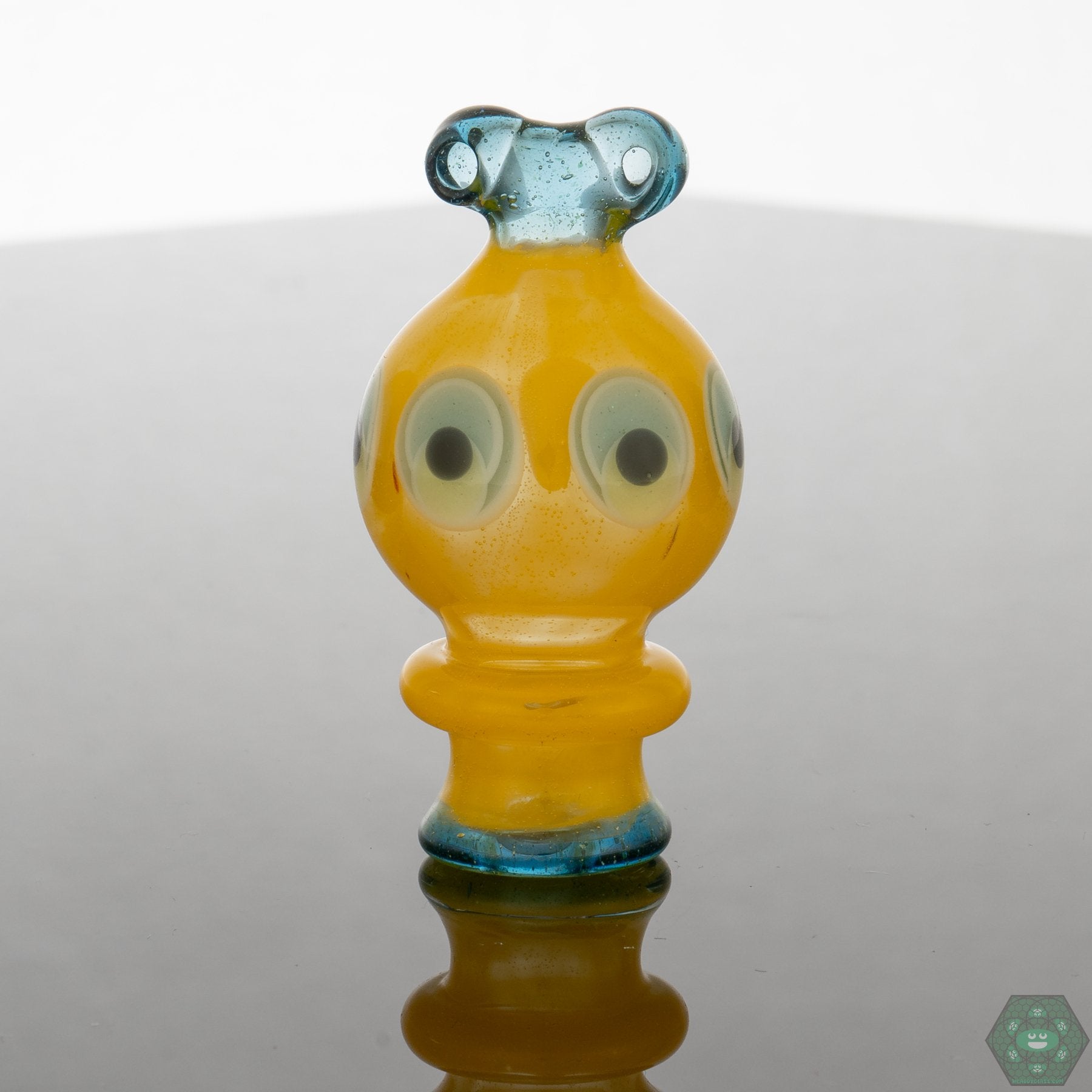 Natrix Glass Spinner Cap Close-Up: Detailed view of the spinner mechanism in a Natrix Glass Spinner Cap, highlighting its role in creating dynamic airflow and even vapor distribution.