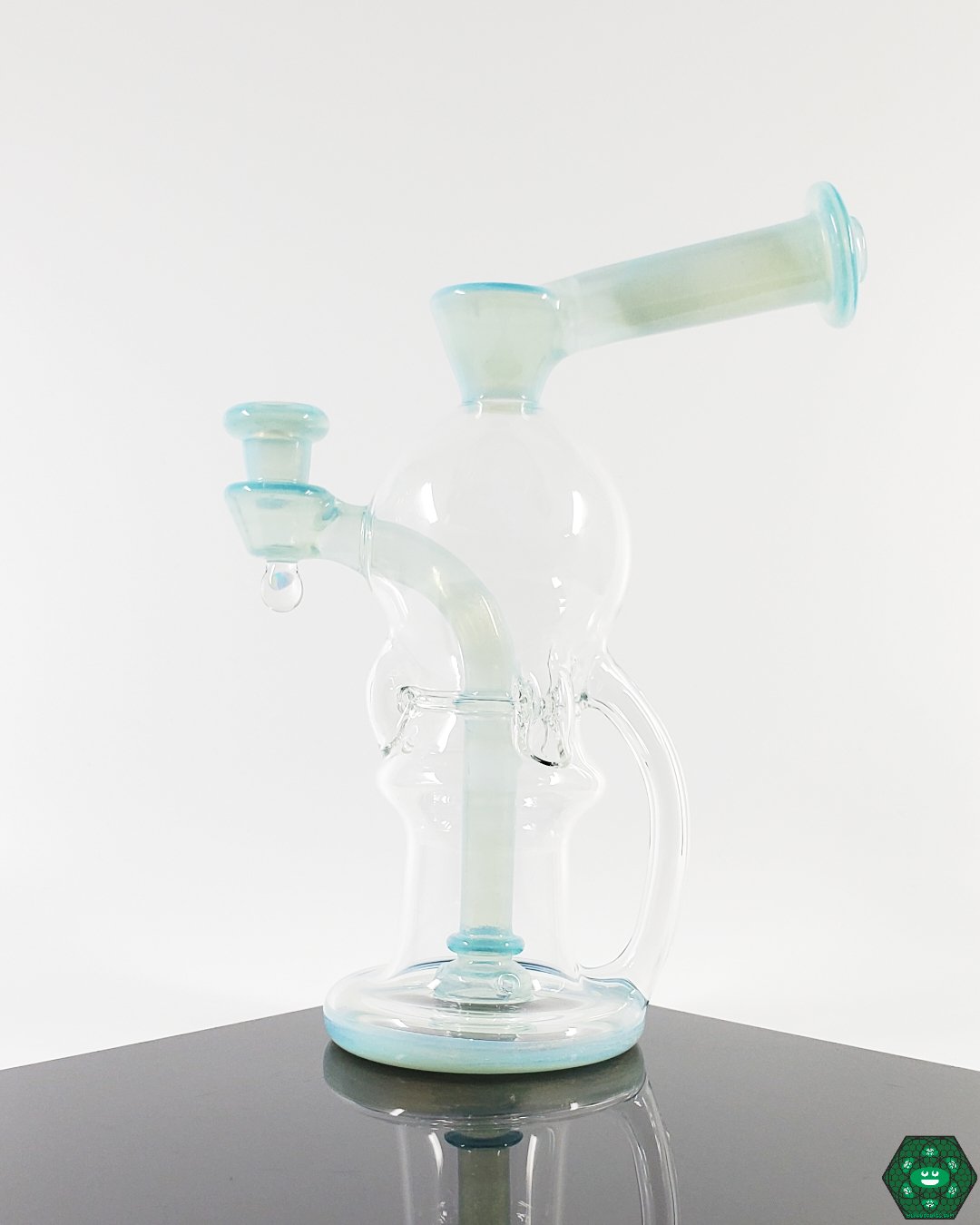OM Glass Co Blooper, an elegant recycler featuring a Zen over white satin finish, triple uptake, and single drain, designed for consistent, high-quality airflow and a refined aesthetic.



