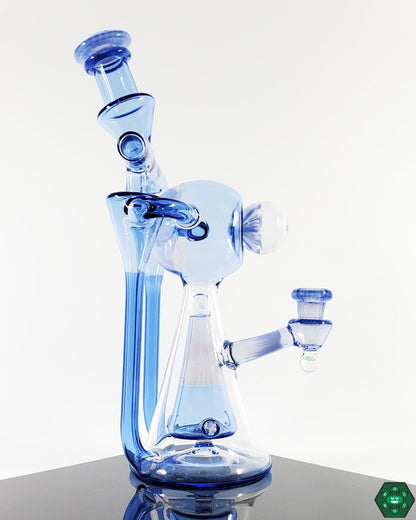  OM Glass Co Double Funnel KR Details: Close-up showcasing the dual funnel design of this unique recycler, highlighting its innovative engineering for smooth pulls and efficient recycling.