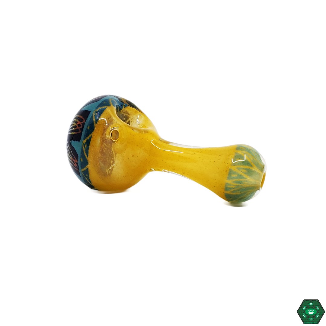 OM Glass Spoon Pipe, a premium and durable glass pipe crafted for everyday use with a sleek, artistic finish.