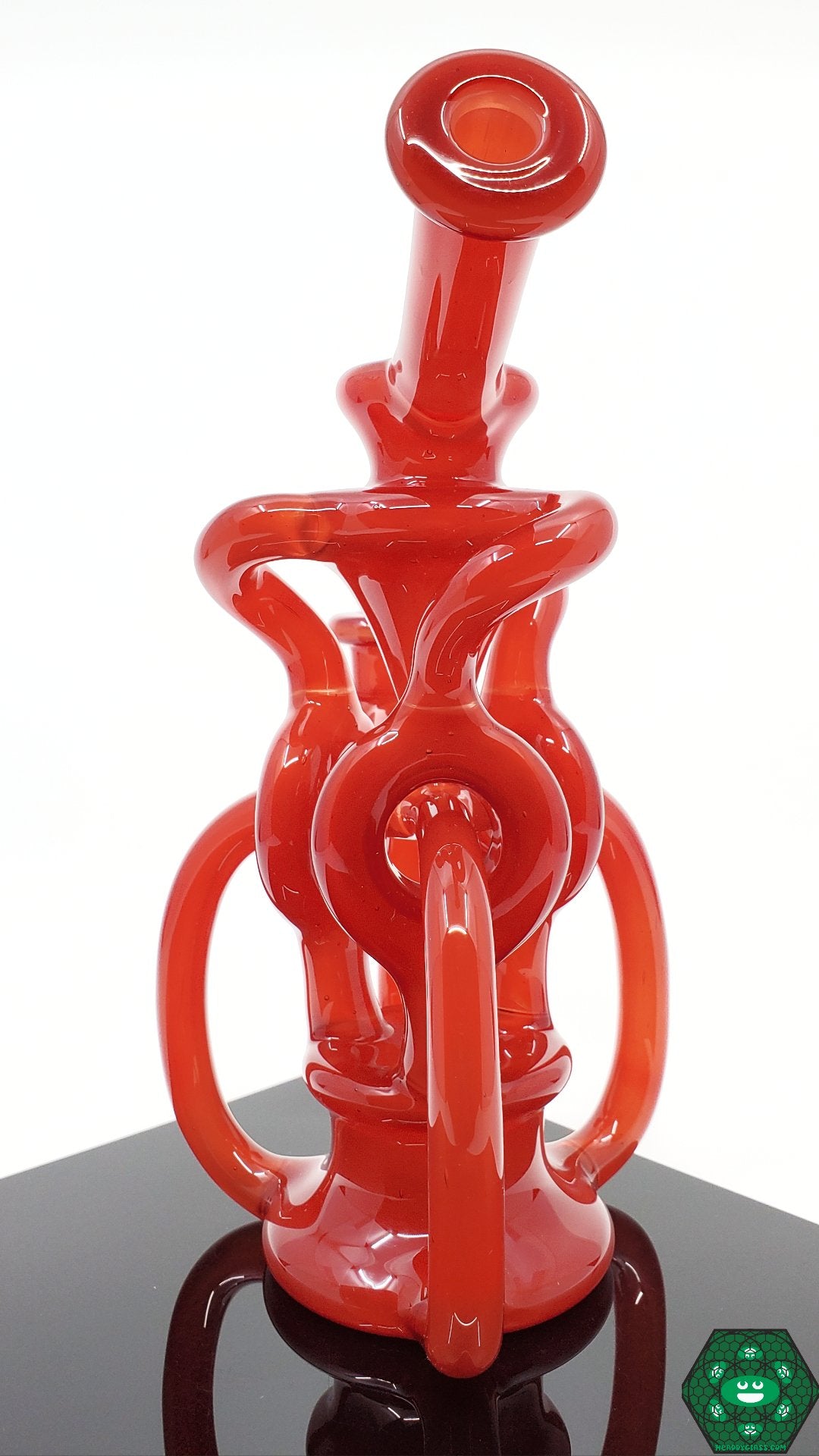 OTW Glass Fruit Basket TDTDR Recycler – 8-inch recycler with unique color theme, 7-hole perc, and smooth filtration system for a premium experience.

