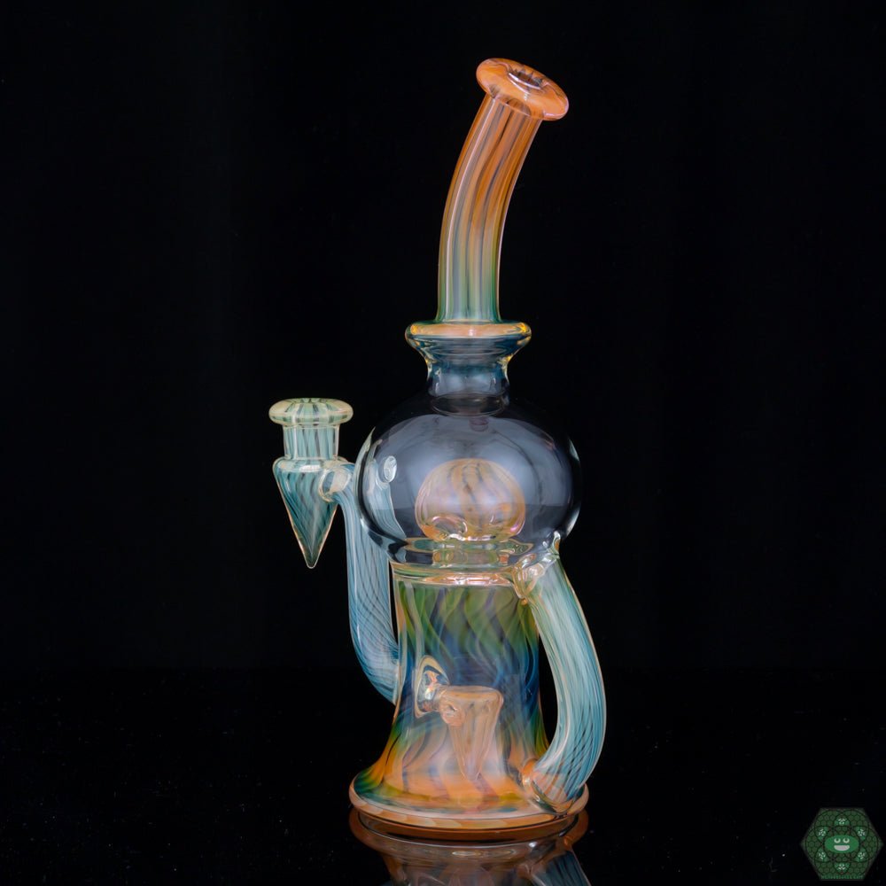  Portable Glass Bubbler: The compact design of the Hustle Fumed Brain Bub #2 makes it ideal for on-the-go use.


