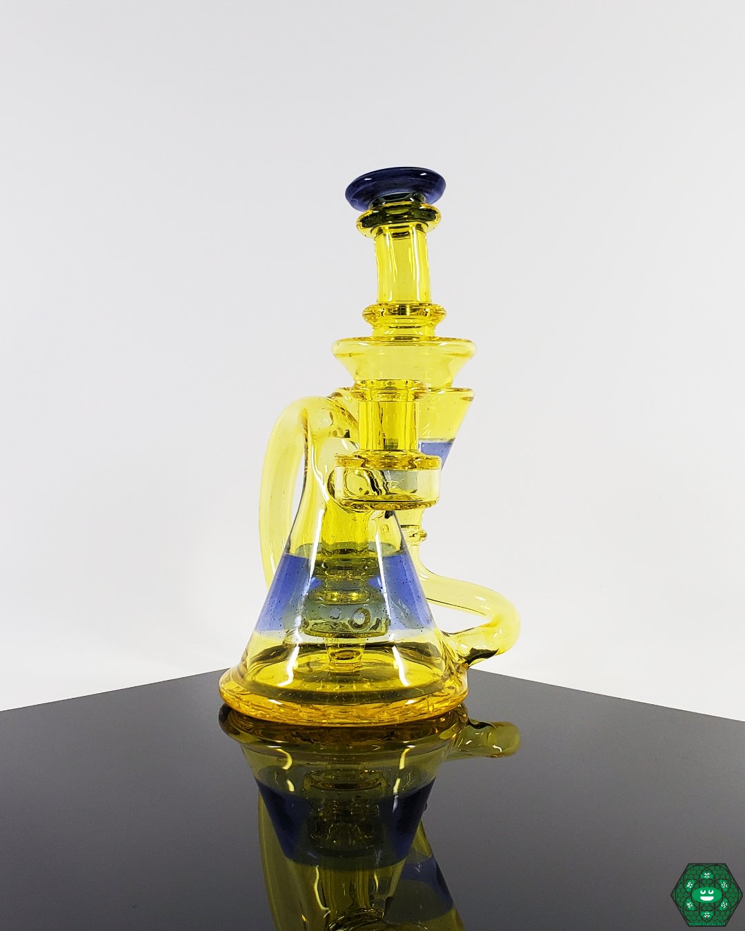  Precision Recycler with Single Uptake: The Cerio Glass Citron Quickdraw, offering smooth dabs in a compact and colorful design, perfect for daily use.