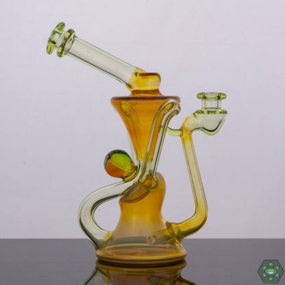 Premium Dab Rig with Color Combo: The Torch D Boro Floating Recycler features a stylish color combination, adding a touch of sophistication to your dabbing setup.