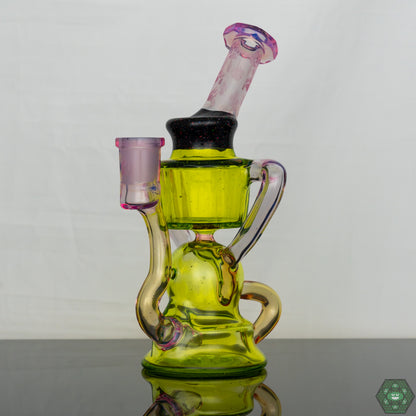  Premium Glass Dab Rig: Crafted with high-quality materials, this Wolfe Glass recycler is a premium choice for dabbing enthusiasts.