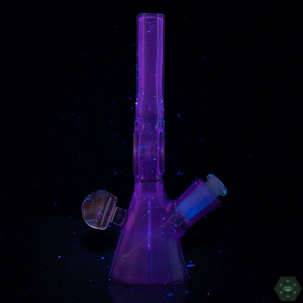 Quality Glass Smoking Rig: Made with quality materials, the Gemini Glass Wild Berry Donut Tube is a durable and reliable choice for your smoking needs.