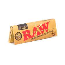 RAW Classic Rolling Papers – Authentic natural smoke with unbleached fibers, ideal for 420 celebrations.