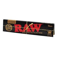 RAW Classic Rolling Papers – Chlorine-free, unbleached paper for a healthy, natural smoking experience.