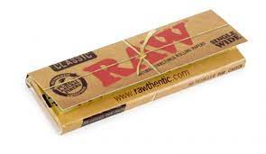 RAW Classic Rolling Papers – Premium natural rolling paper offering a pure, enjoyable smoking experience.