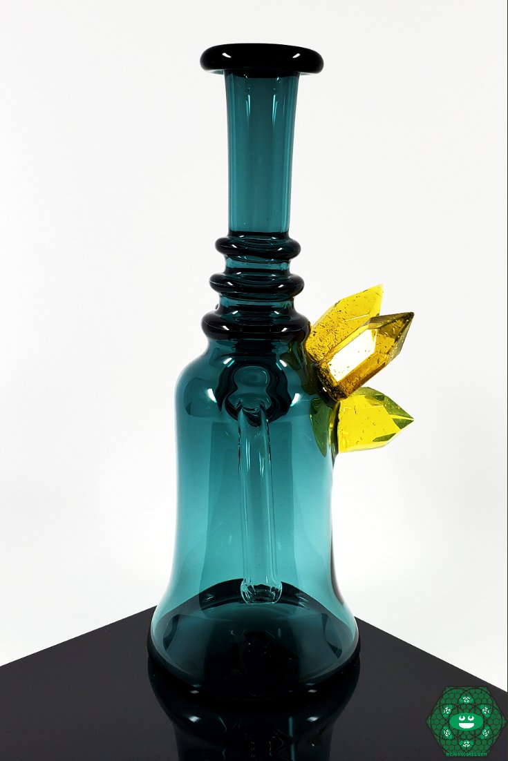 Raya Glass Crystal Mini Tube – Atlantis, featuring a premium design and 10mm joint for compact, high-functioning, and satisfying sessions.