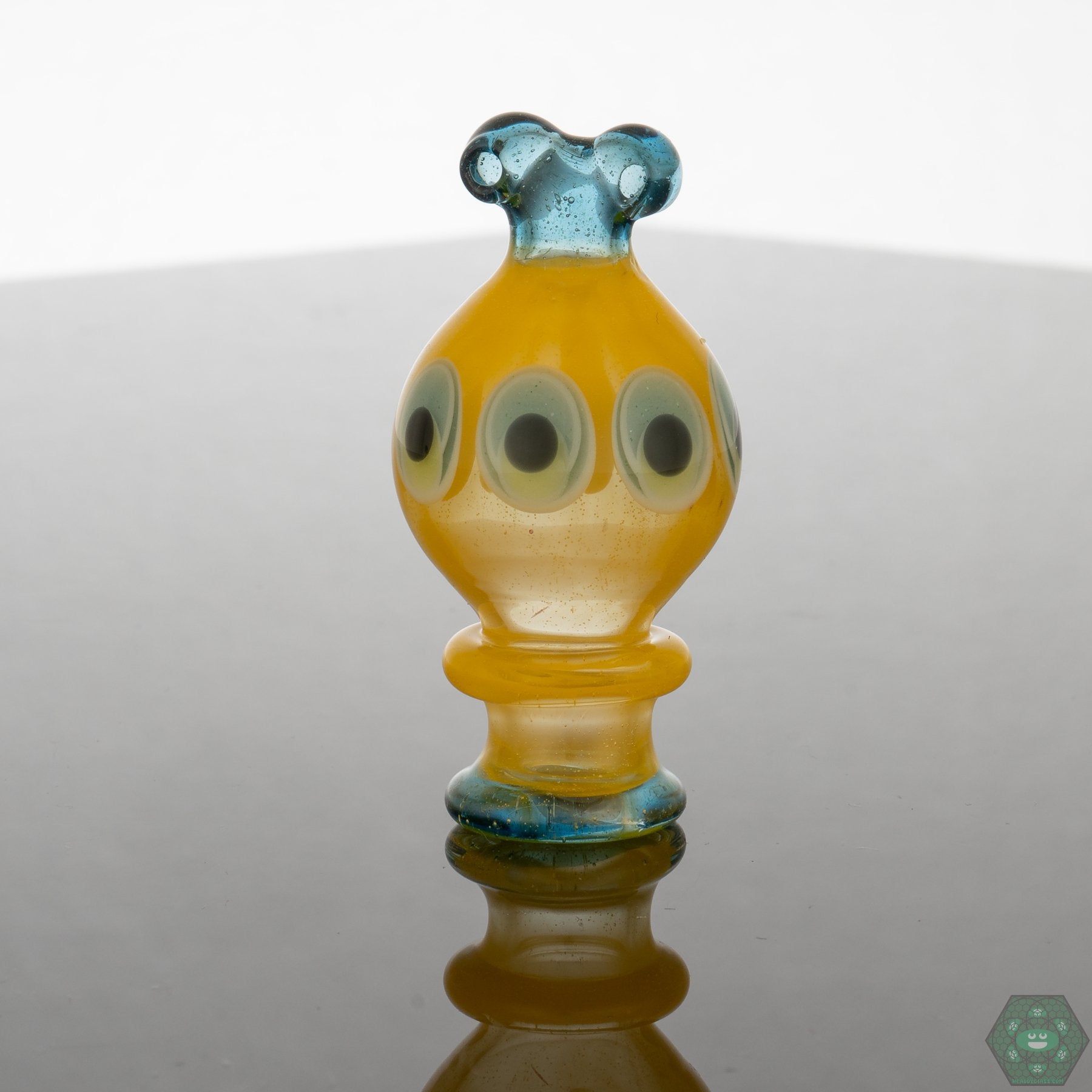 Spinner Cap Airflow: Natrix Glass Spinner Caps are engineered for dynamic airflow, utilizing a spinner mechanism to create a vortex that evenly distributes vapor.