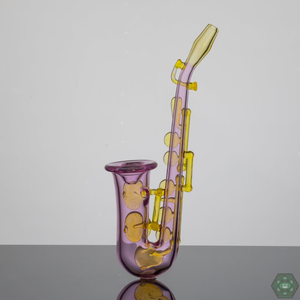 sturdy-glass-sherlockSturdy Glass Sherlock: Crafted from durable glass, the Etai Glass Saxlock Sherlock Pipe is built for long-lasting use and enjoyment.