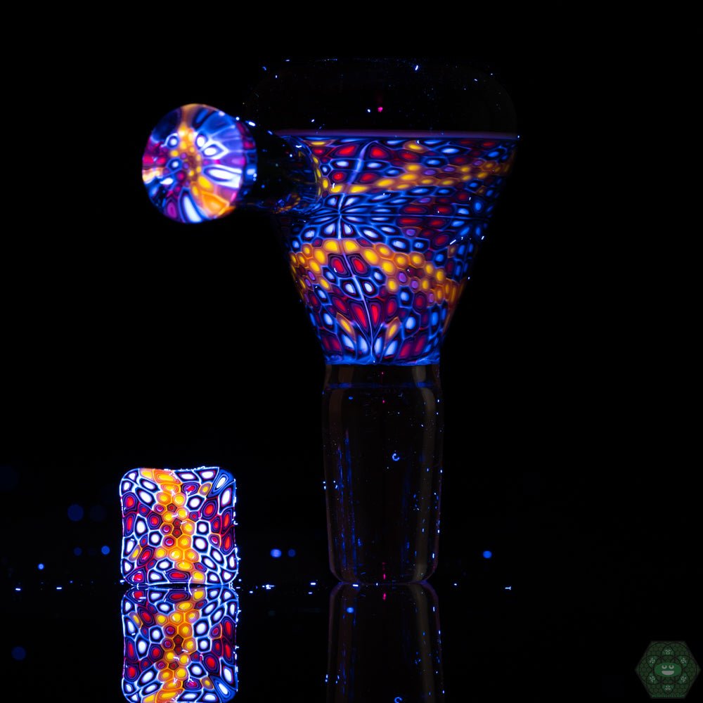 Stylish Glass Slide: The Chip Stacked design of this 14mm slide from Middleton Glassworks makes it a stylish addition to any collection.