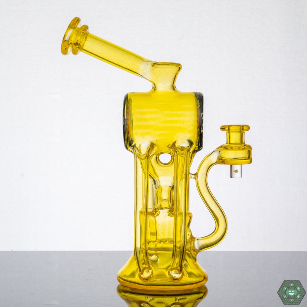 Experience enhanced terpene flavor with the Tainted Glass Terps Recycler, designed for smooth and flavorful dabbing.