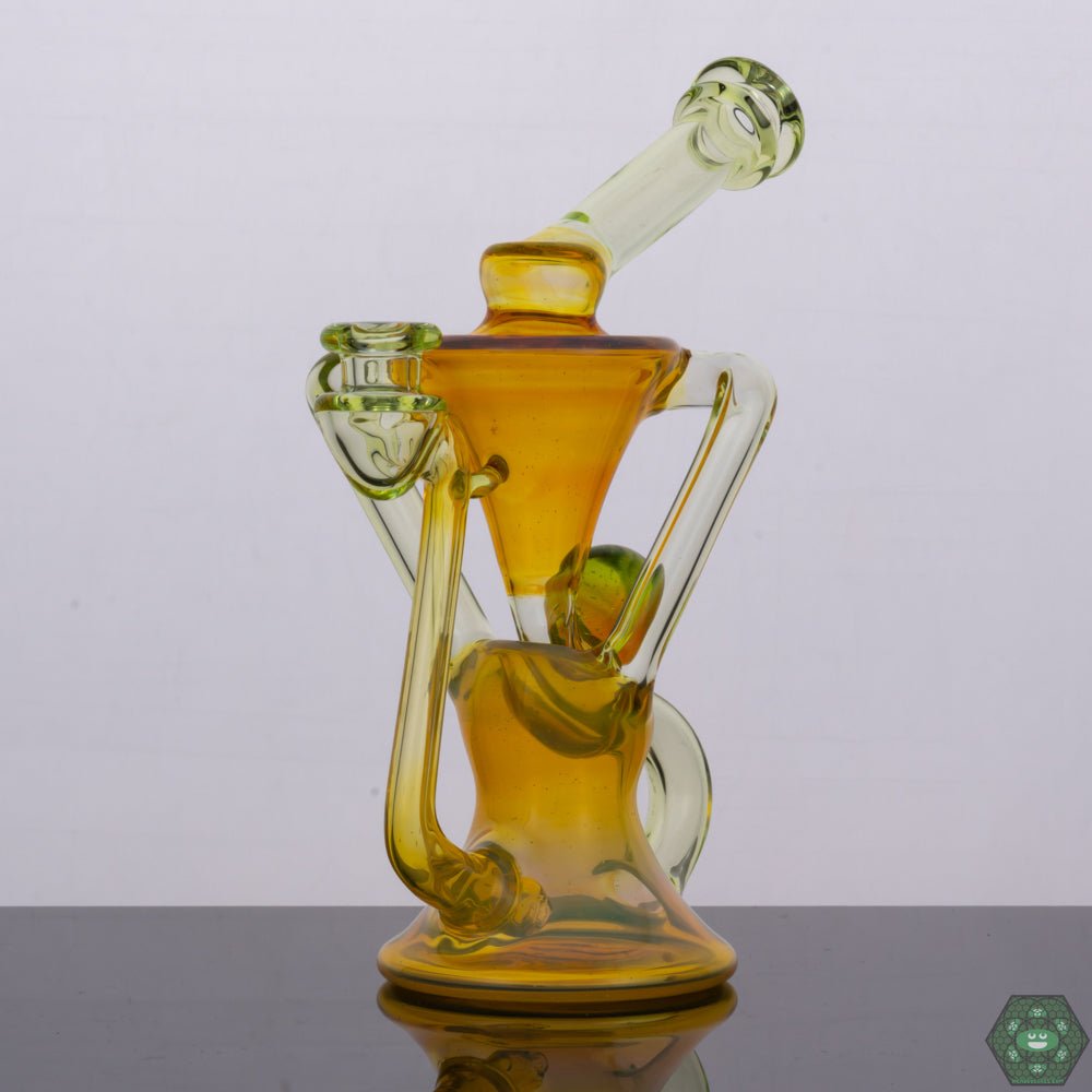 Torch D Boro Floating Recycler, a premium borosilicate glass dab rig with a unique recycler design, featuring a sleek color combo for smooth and flavorful hits with advanced recycling action, a stable base, and a comfortable mouthpiece, ideal for enthusiasts seeking both style and performance.