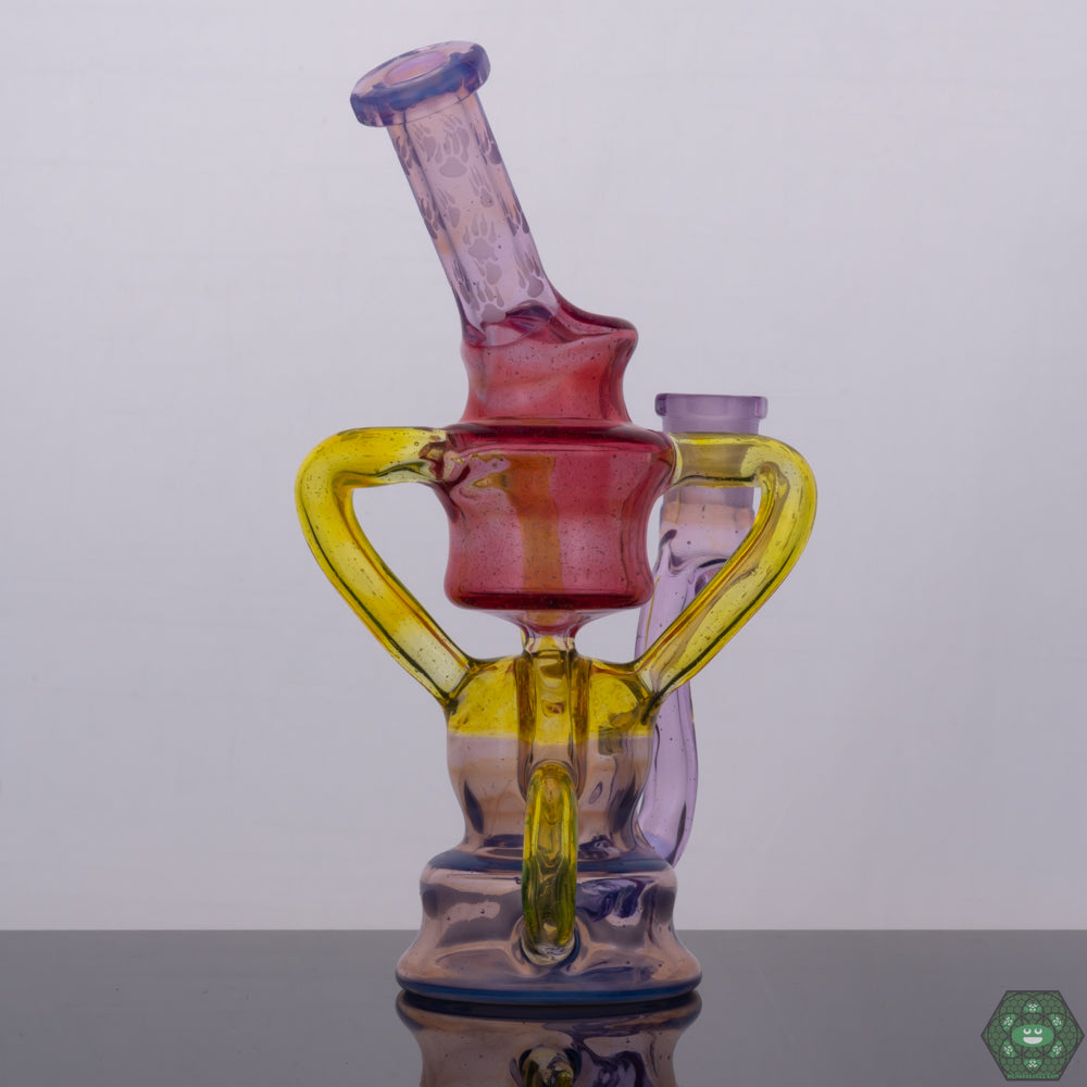 Triple Recycler for Smooth Hits: The triple single recycler design and 4-hole perc ensure powerful filtration and smooth, flavorful hits.