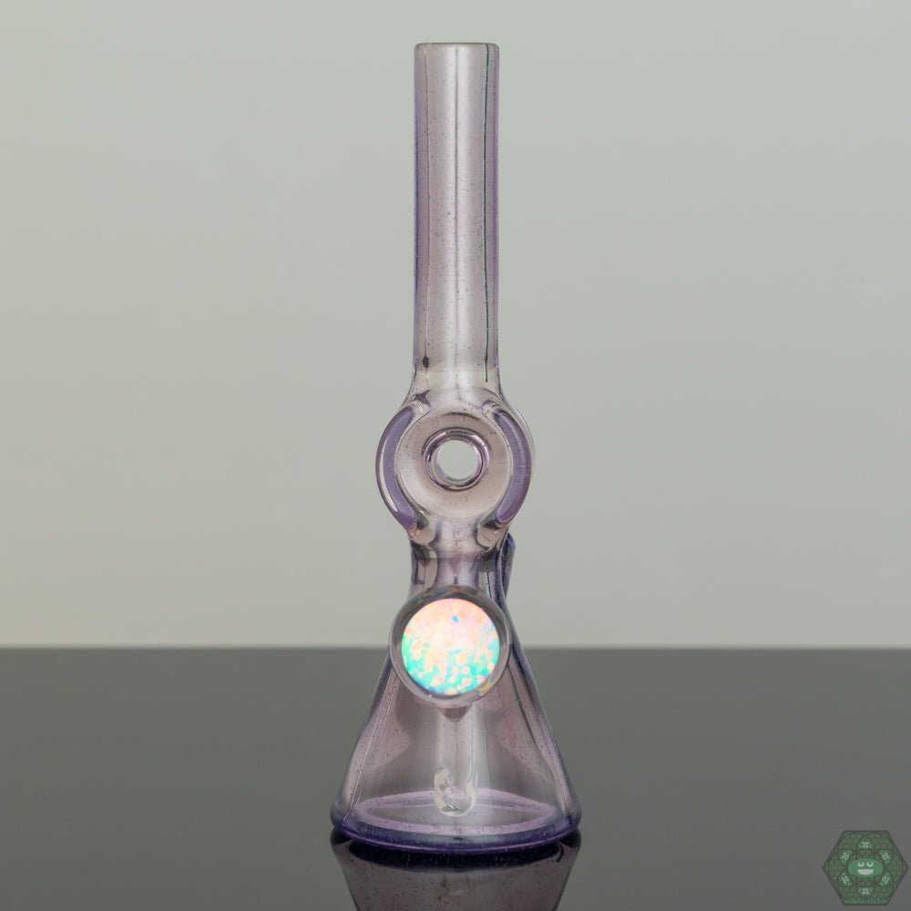 Unique Smoking Rig: The donut design of this Gemini Glass rig makes it a unique and eye-catching piece, perfect for those who appreciate distinctive smoking accessories.
