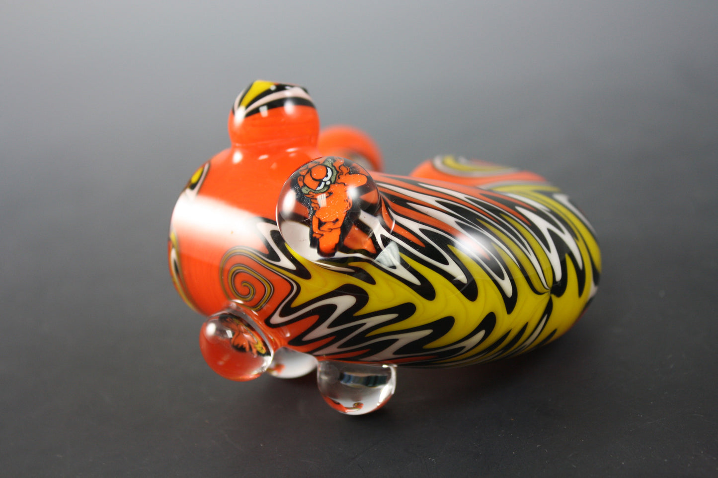  Close-up of the Garfield lunchbox.