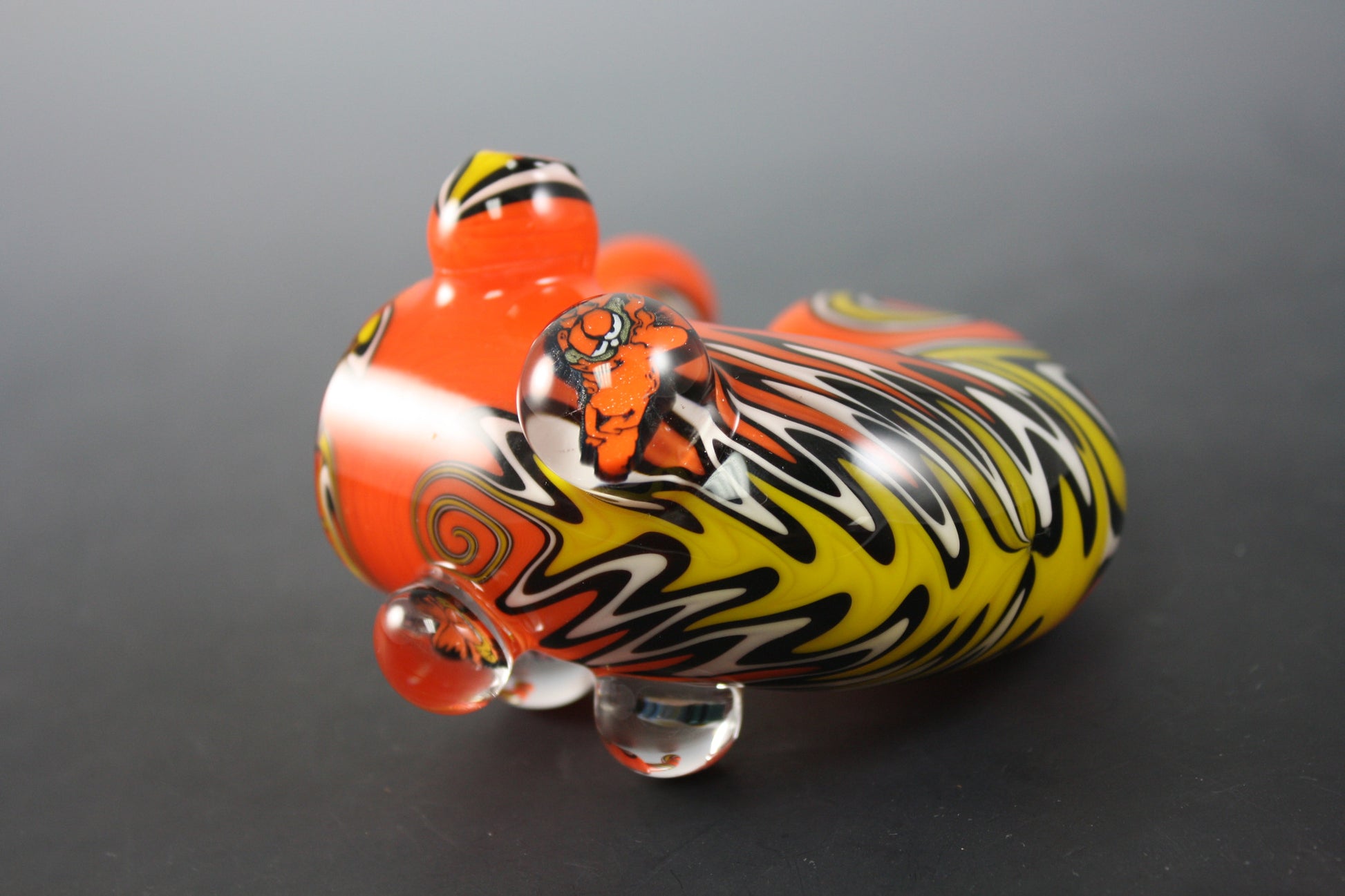  Close-up of the Garfield lunchbox.