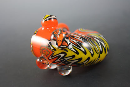  Close-up of the Garfield lunchbox.