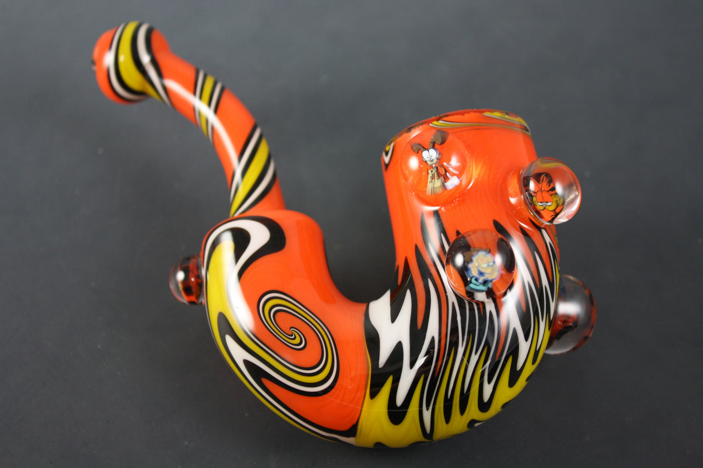 Close-up of the Pyrex bottle minitube.