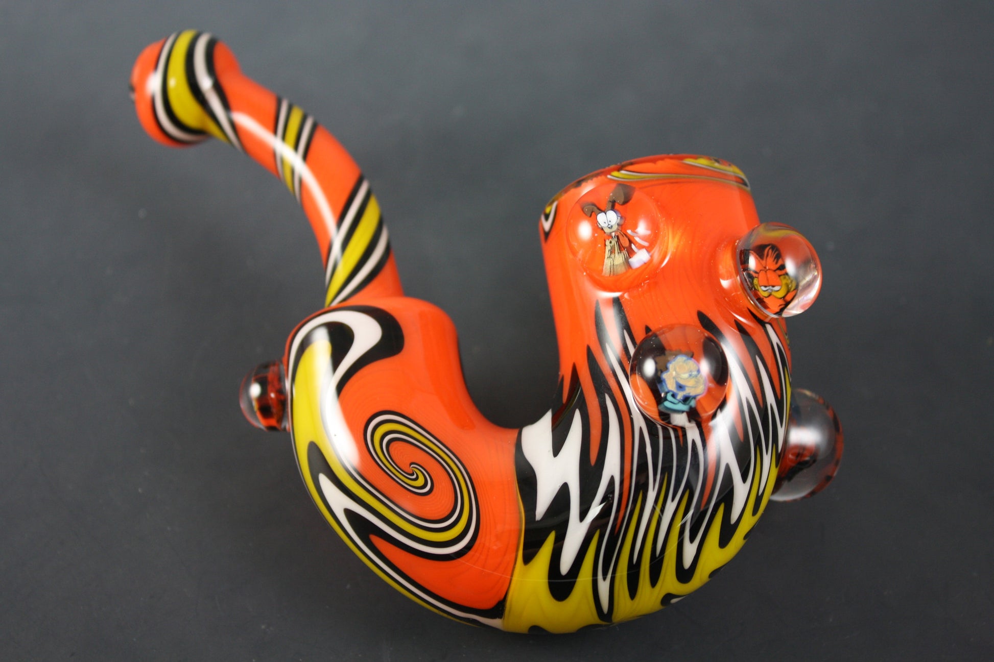 Close-up of the Pyrex bottle minitube.