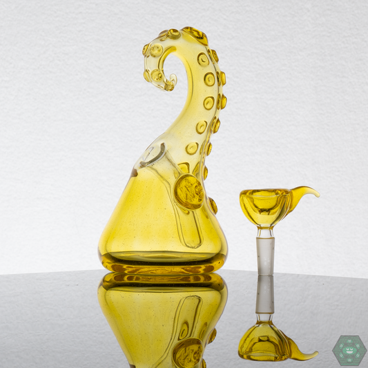 Wicked Glass Tentacle Traveler showcasing its intricate tentacle design, a unique blend of artistry and functionality.


