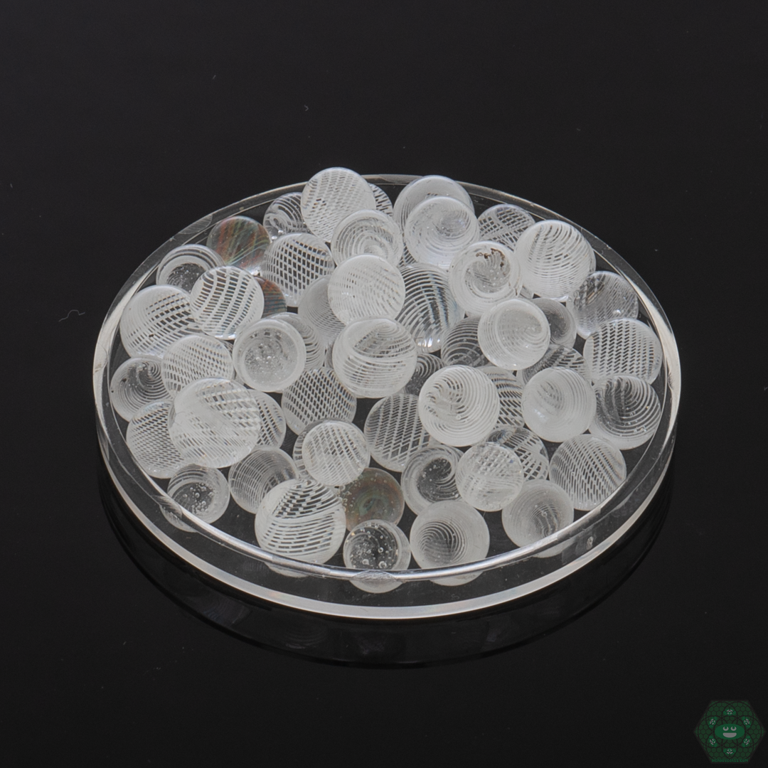  Willy Wolly Glass Retti Pearls, 5mm precision terp pearls available in vibrant rainbow and classic white, designed for enhanced heat distribution and flavorful dabbing experiences.