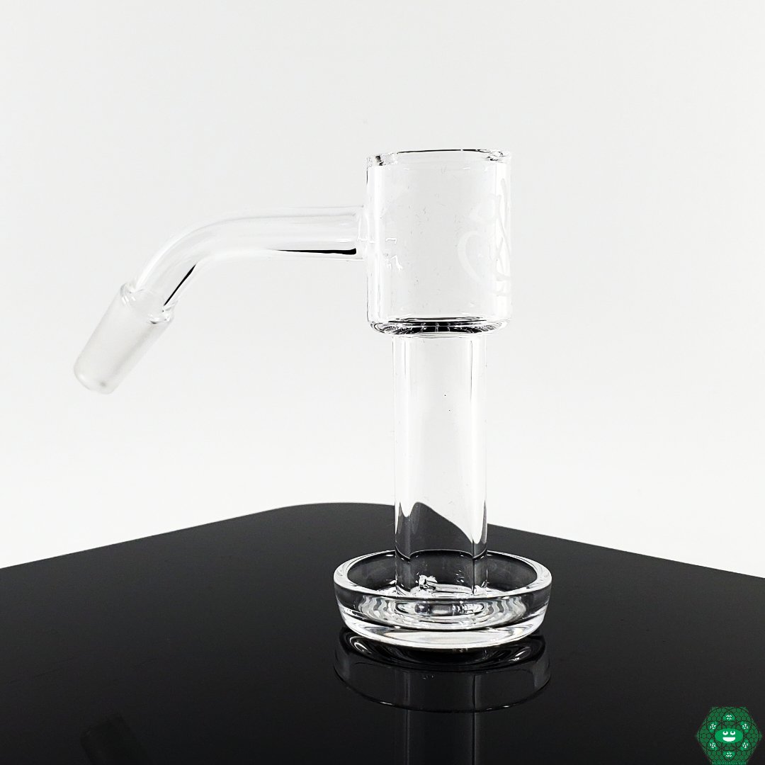 XL Slurper Dab Accessory: The Grass Lab Quartz XL Slurper offers a large capacity for bigger dabs and enhanced heat retention for a more efficient and enjoyable experience.